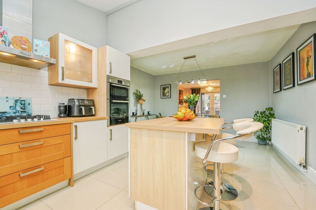 Property photo 2 of 19 Kitchen