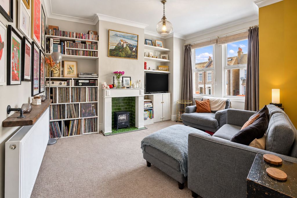 Property photo 2 of 12