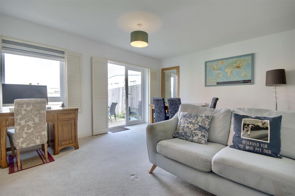 Property photo 3 of 15 Lounge/Diner