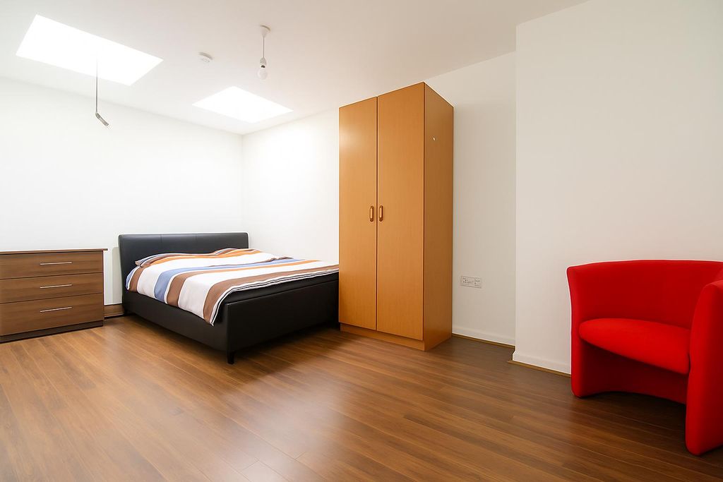 Property photo 3 of 6 Bed 1 Edited .Png