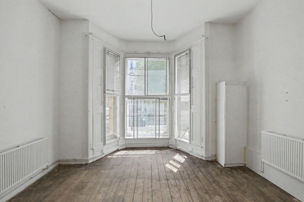 Property photo 3 of 10 70B Longridge Road, Earls Court, London Sw5 9Sq
