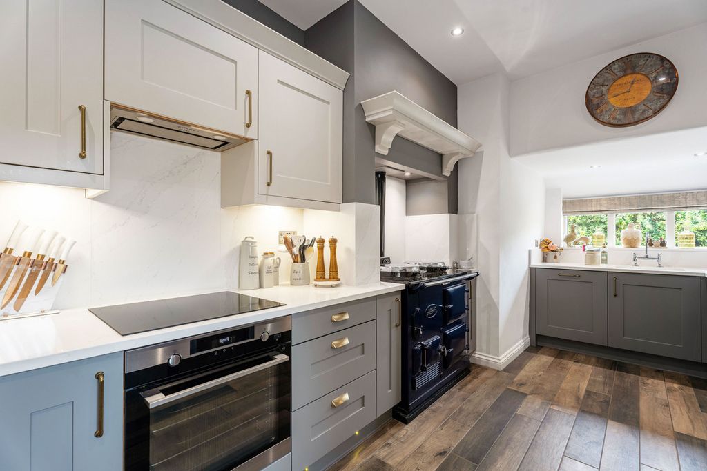 Property photo 3 of 37