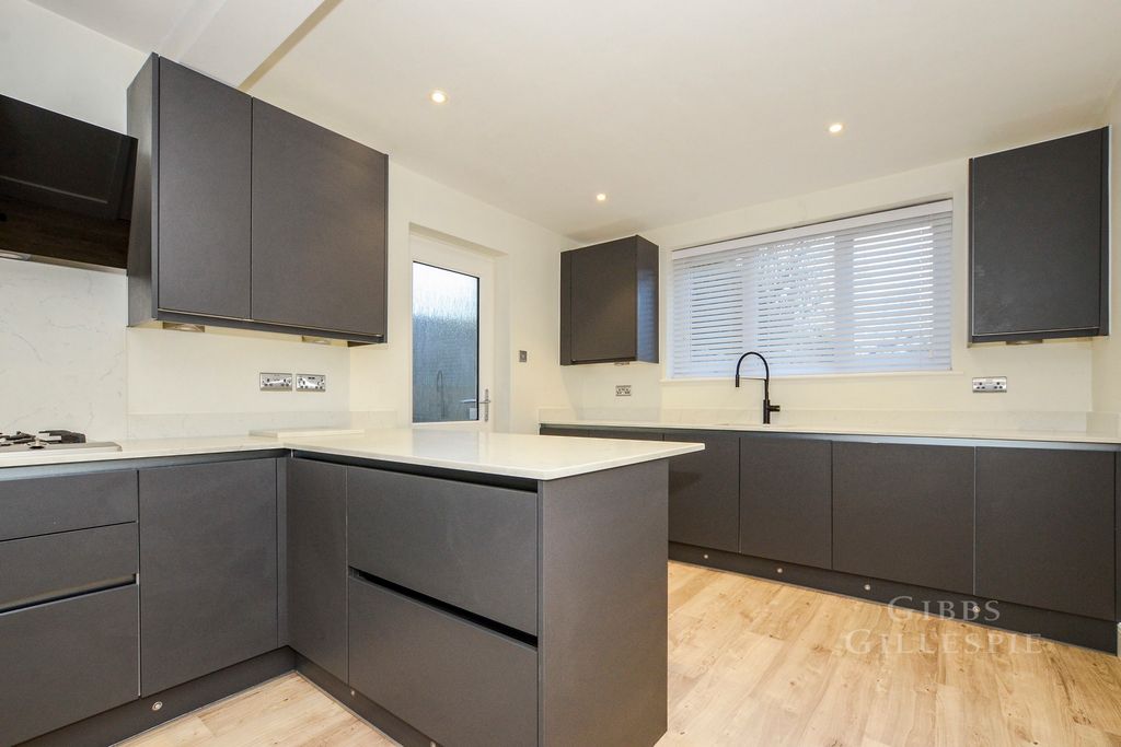 Property photo 2 of 11 Pbox-Img.Jpg