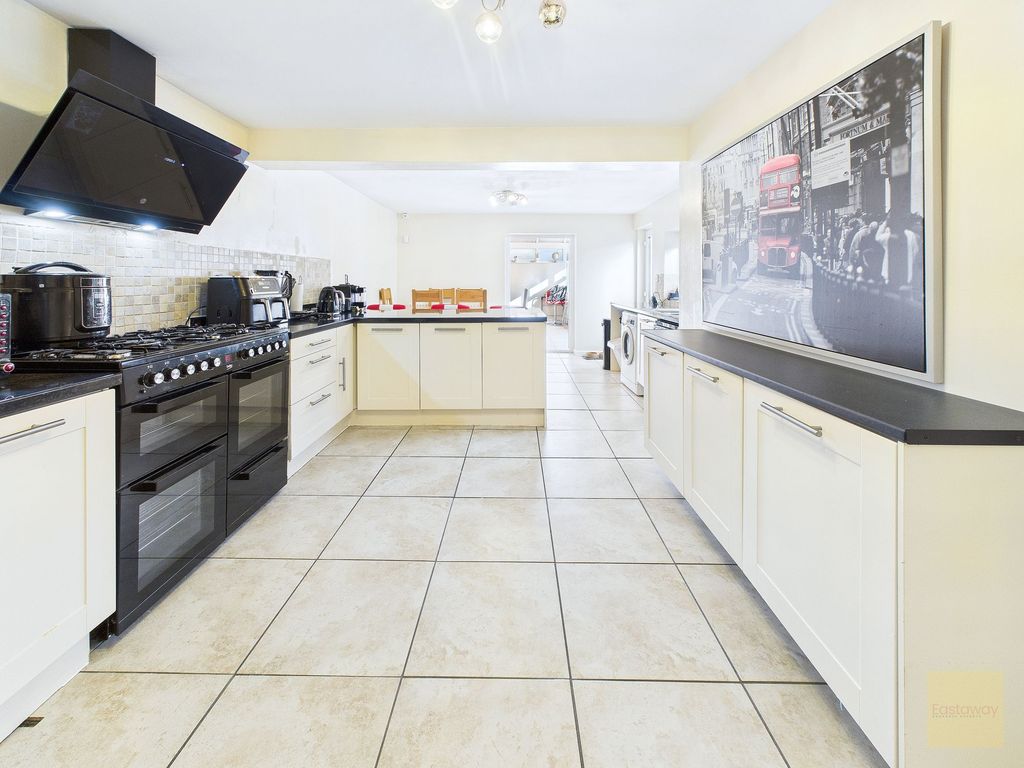 Property photo 2 of 15 Kitchen