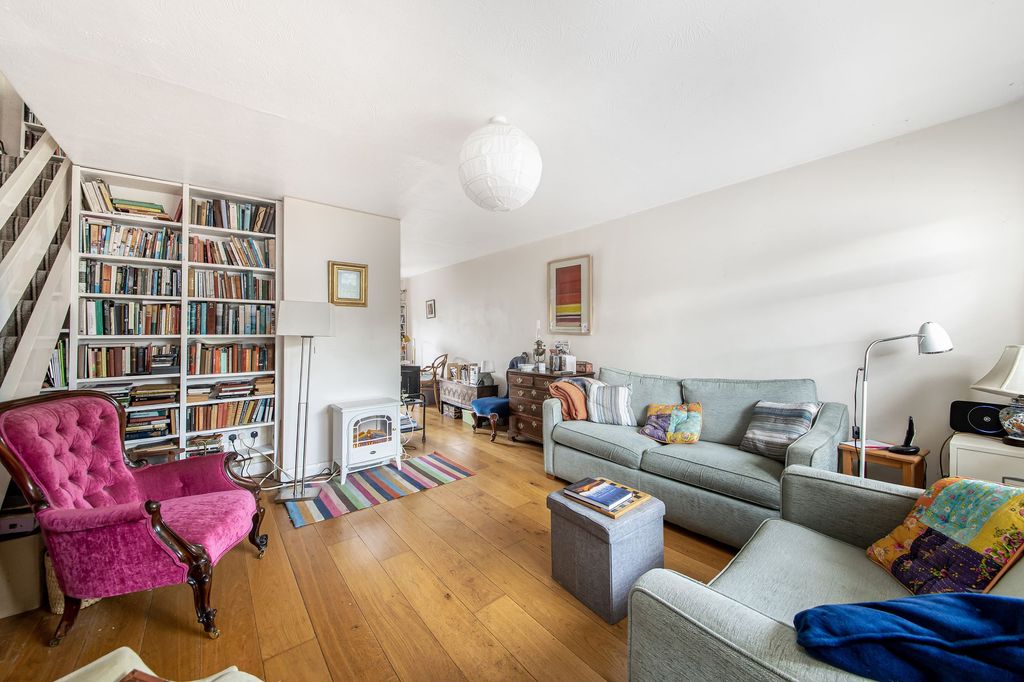 Property photo 2 of 25