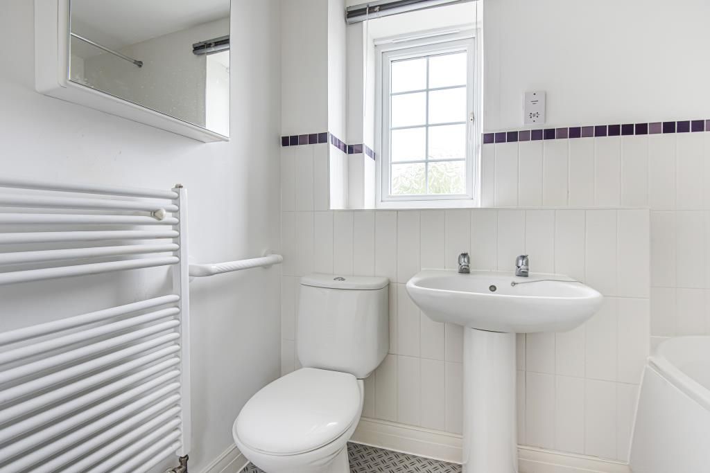 Property photo 2 of 10 Bathroom