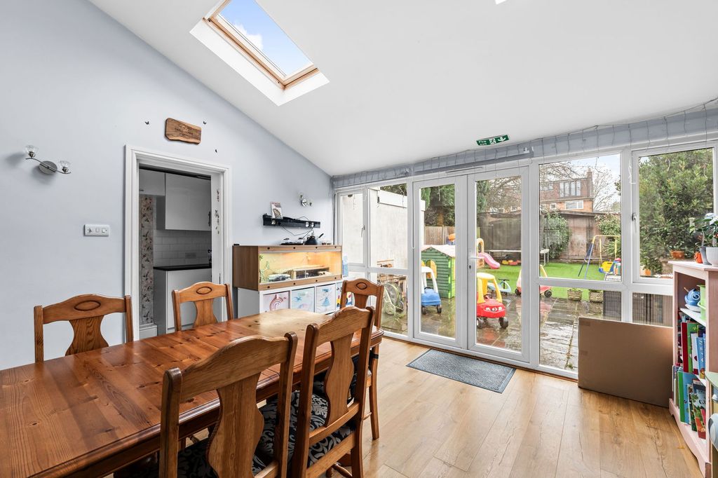 Property photo 3 of 27