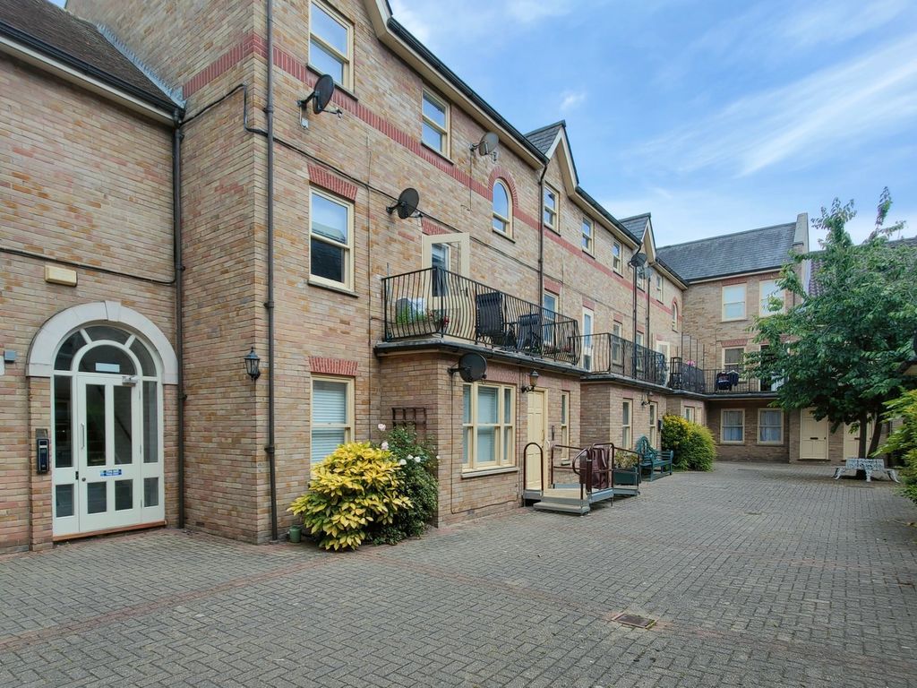 Property photo 1 of 8