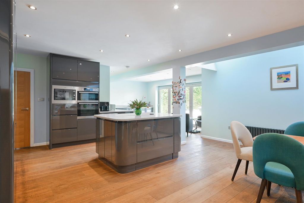 Additional image 5 of 5 bed detached house for saleGarden Walk, Coulsdon CR5