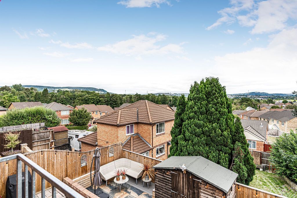 Property photo 2 of 33