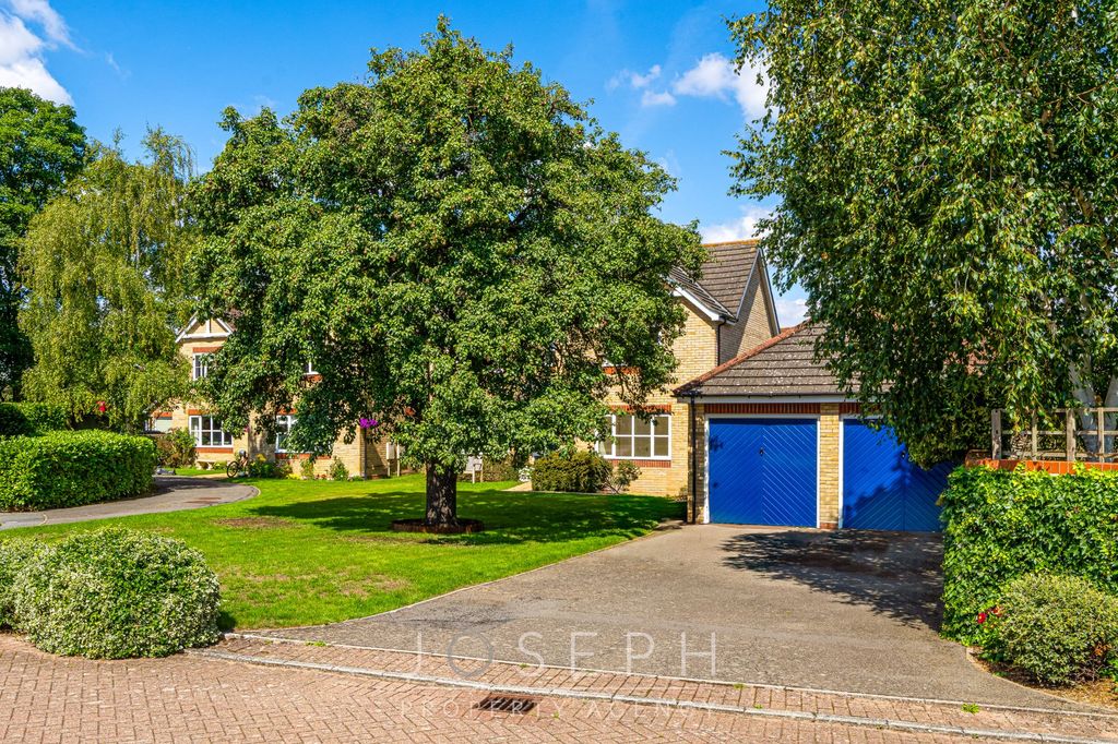 Property photo 2 of 27