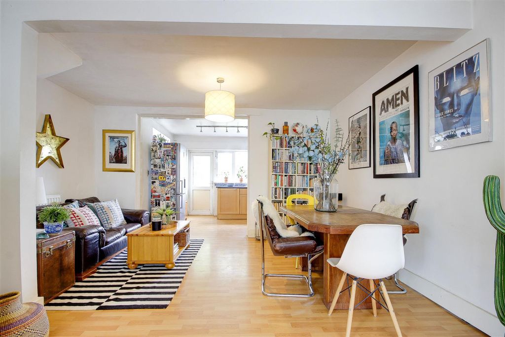 Property photo 2 of 20