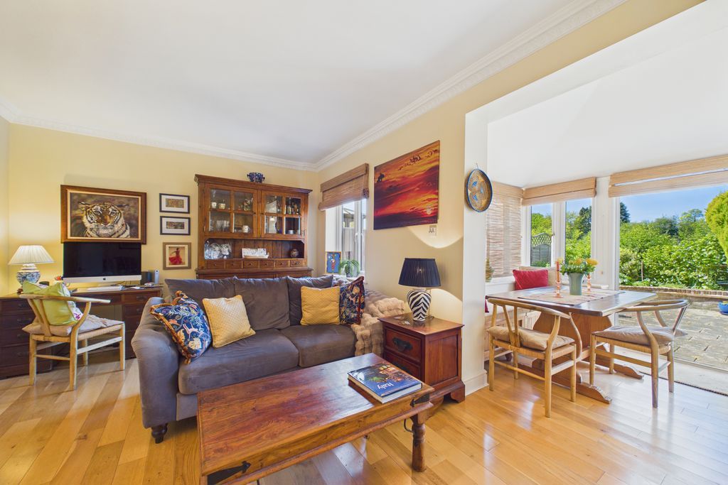 Property photo 3 of 33 Photo 24