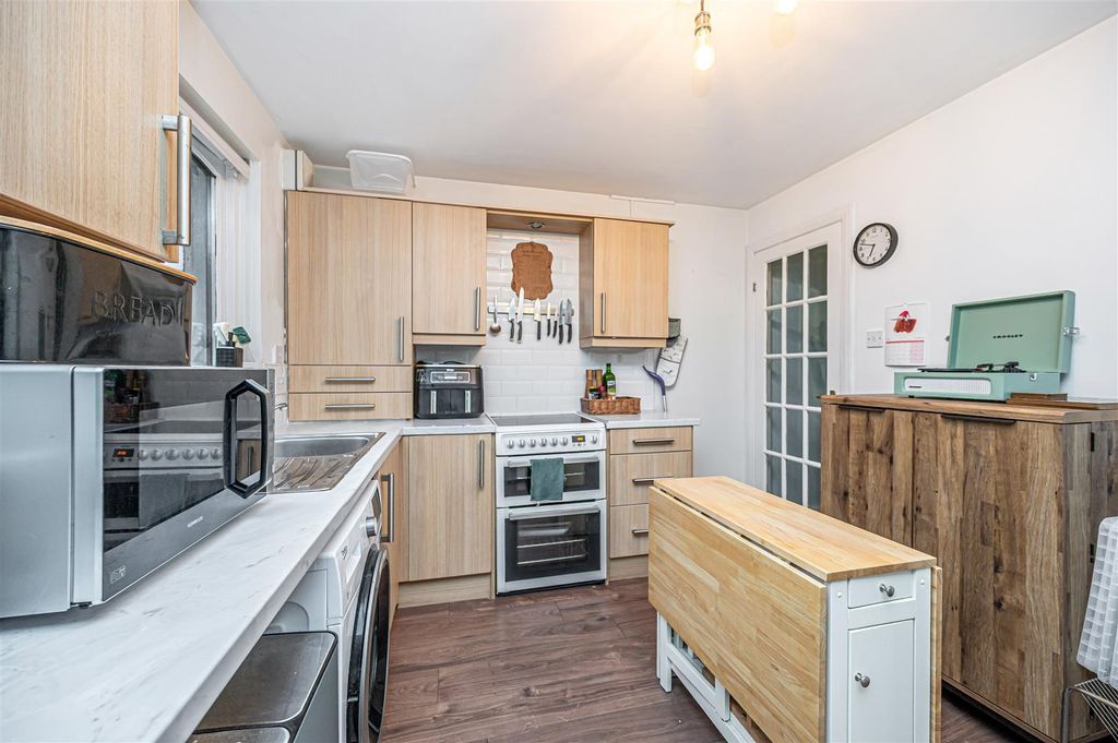 Property photo 3 of 14 Untitled (7 Of 1).Jpg