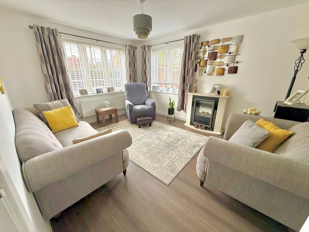 Property photo 2 of 25 Lounge