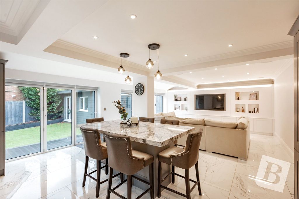 Property photo 2 of 32 Kitchen/Family Room