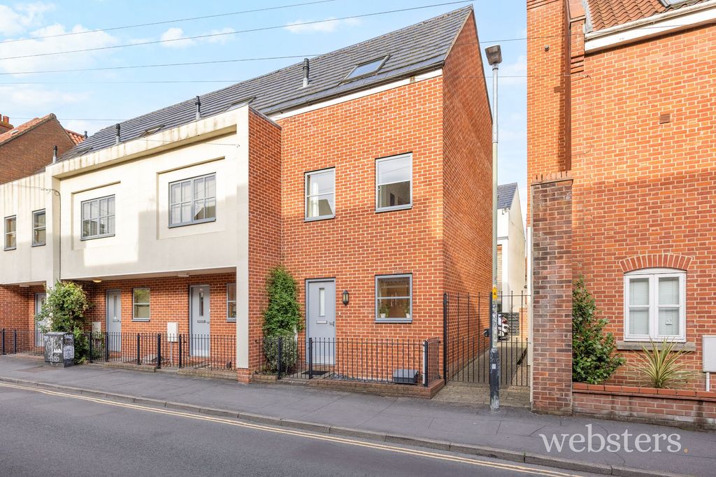 Property photo 1 of 30