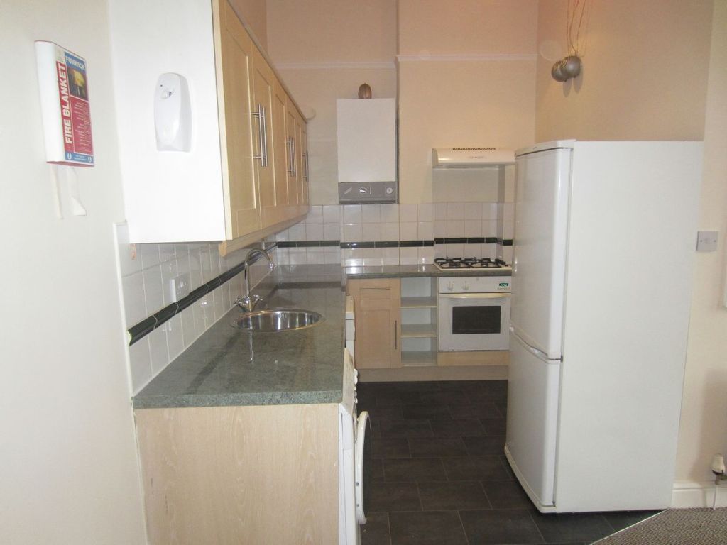Property photo 3 of 7 Kitchen