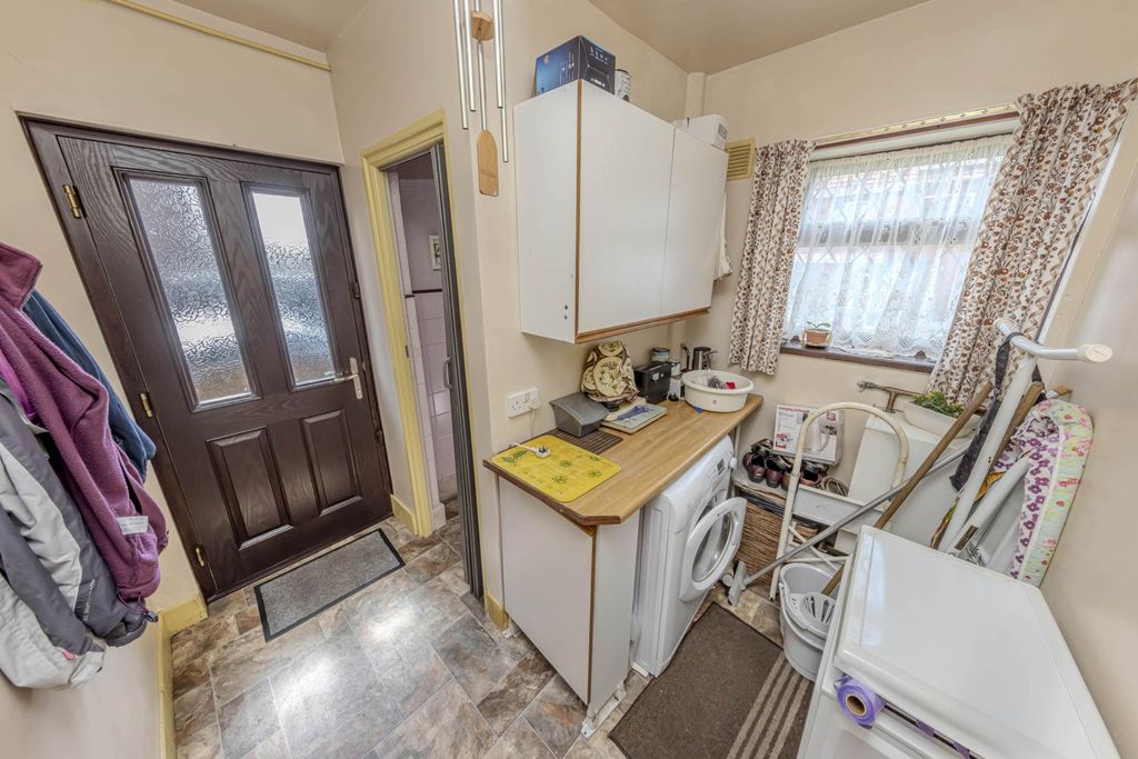 Property photo 2 of 21