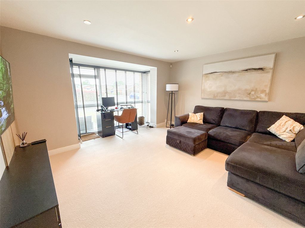 Property photo 2 of 27 Lounge