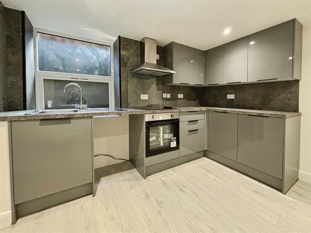 Property photo 2 of 12 Kitchen