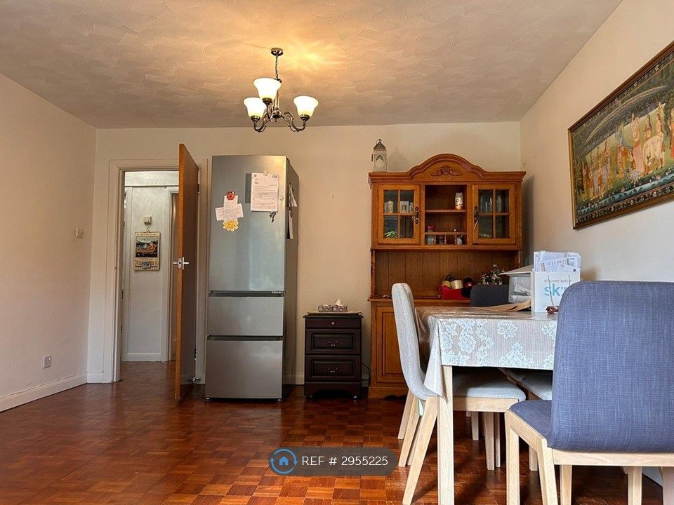Property photo 2 of 11 Dining/Living Room