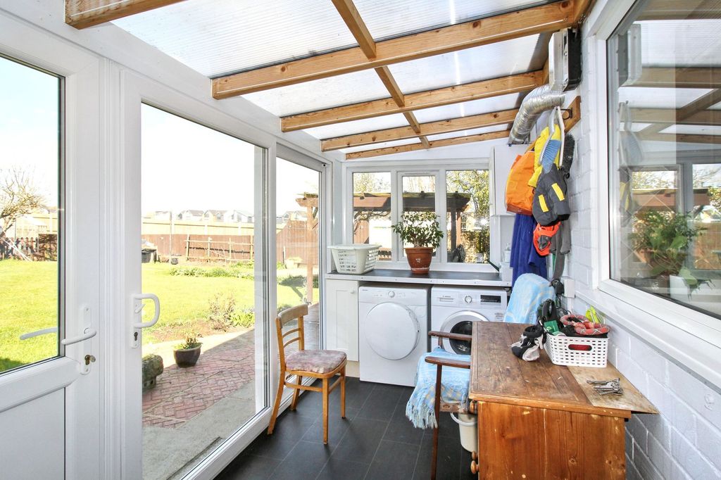 Property photo 3 of 23 Conservatory