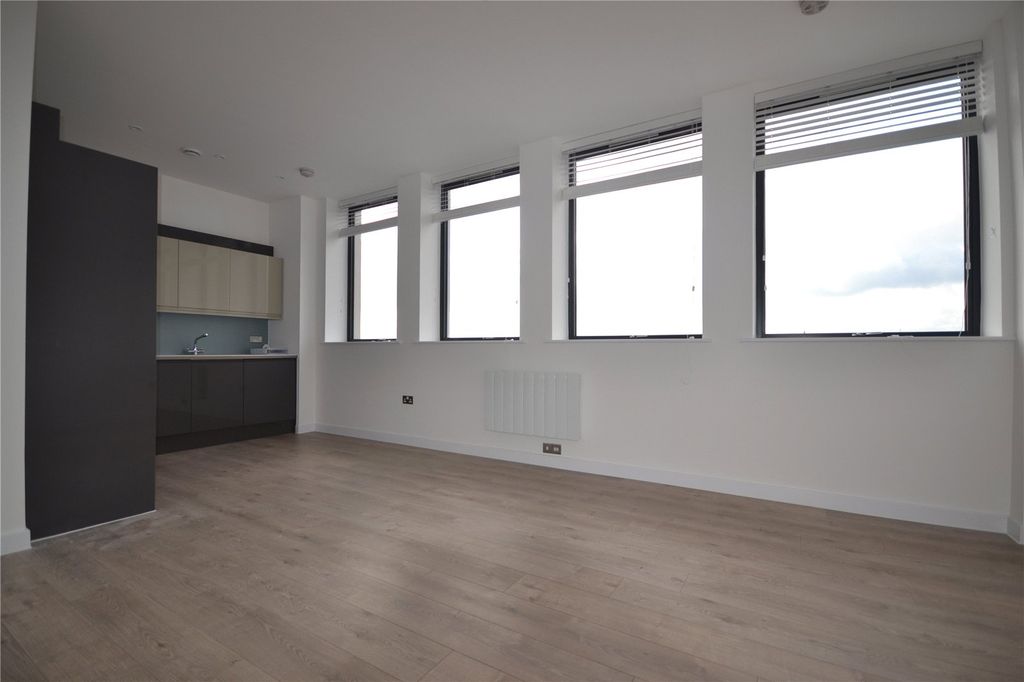 Property photo 3 of 7 Picture No. 01