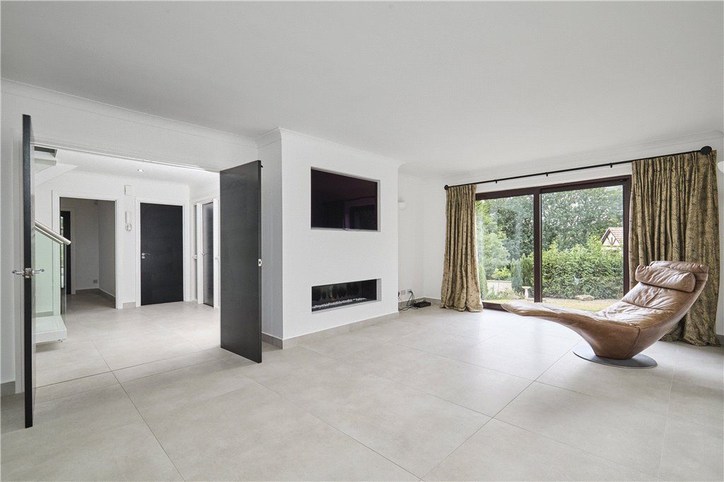 Property photo 3 of 44 Living/Dining Room