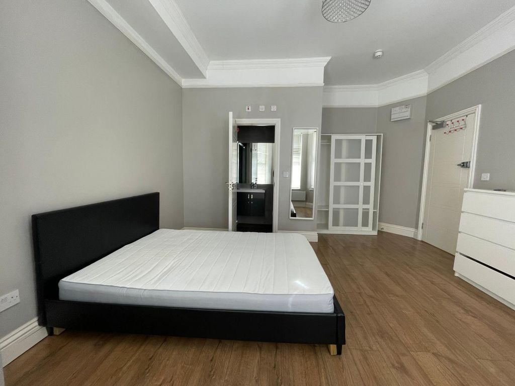 Property photo 3 of 5 Photo 5