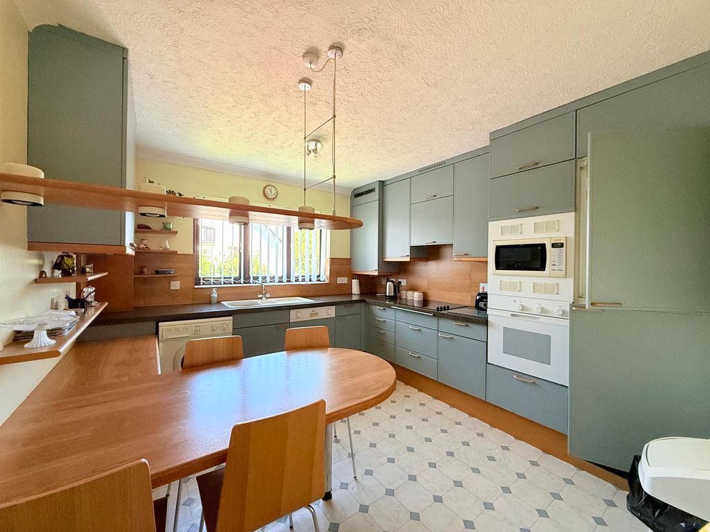 Property photo 3 of 27