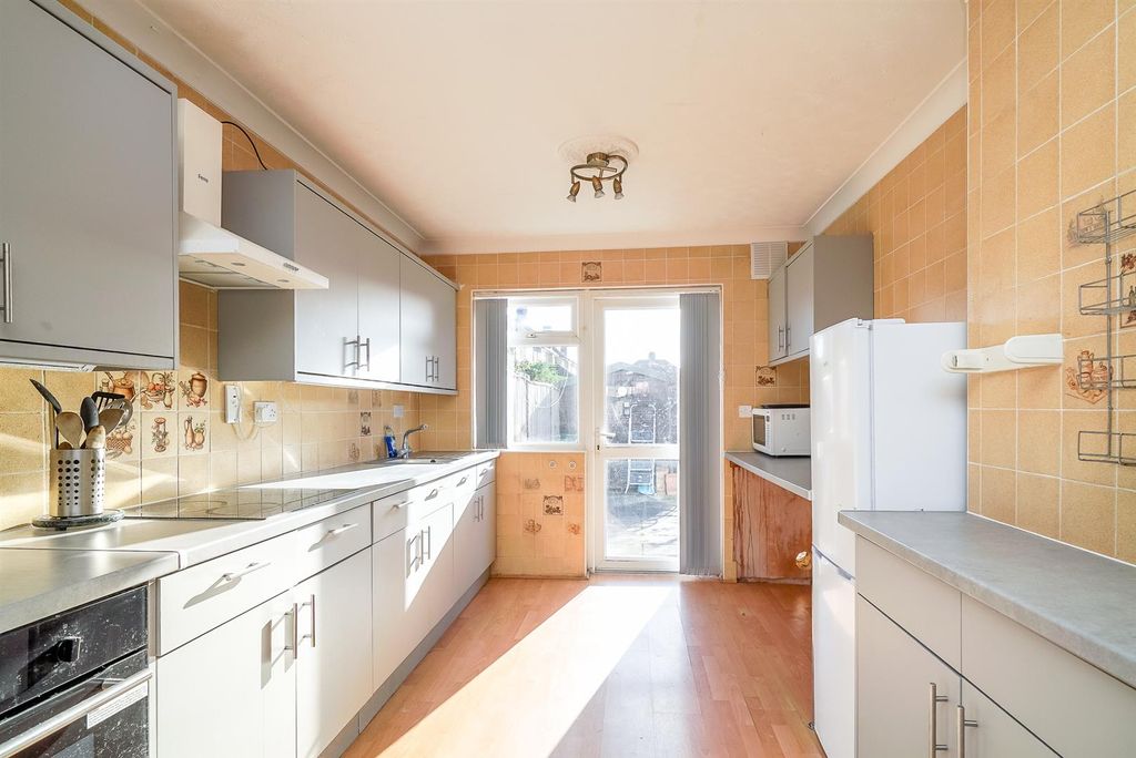 Property photo 3 of 26 Kitchen