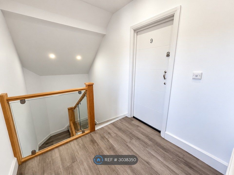 Property photo 3 of 14 Communal Entrance Hall