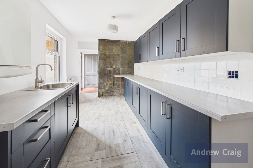 Property photo 3 of 14 Kitchen