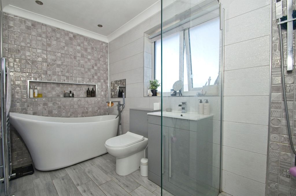 Property photo 3 of 17 Image