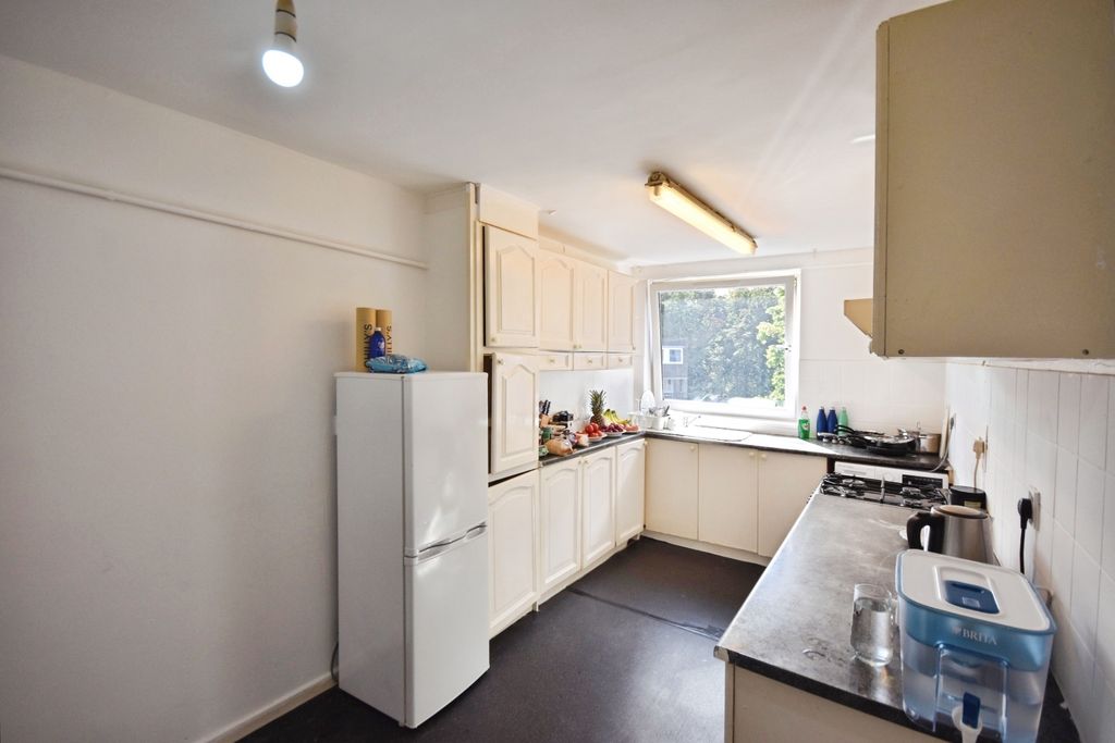 Property photo 3 of 11 Pbox-Kitchen-334133.Jpg