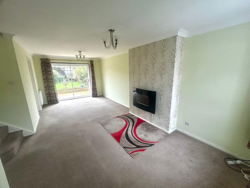 Property photo 3 of 11 Living Room