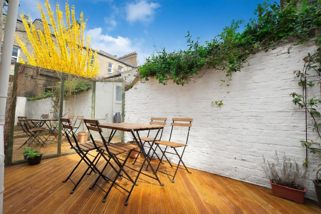 Property photo 2 of 8