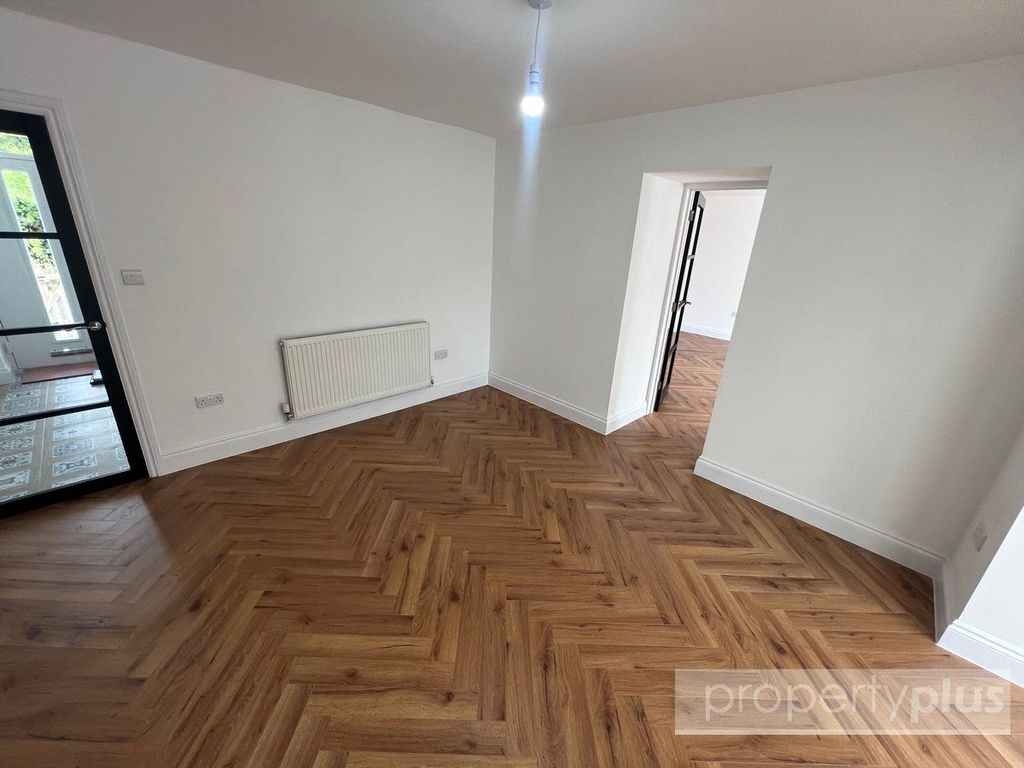 Property photo 3 of 24 Picture No. 08