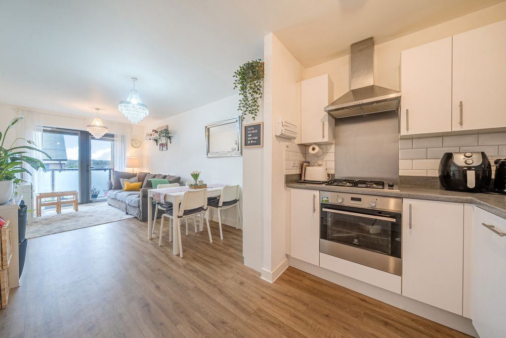 Property photo 3 of 19 Kitchen