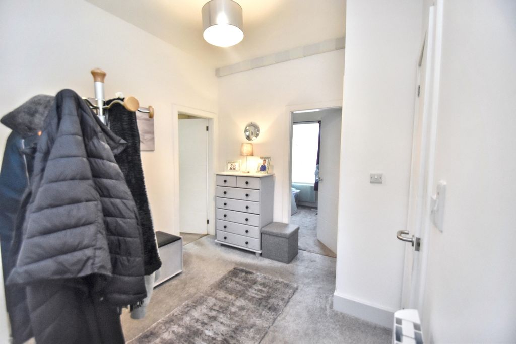 Property photo 3 of 10 Inner Hall