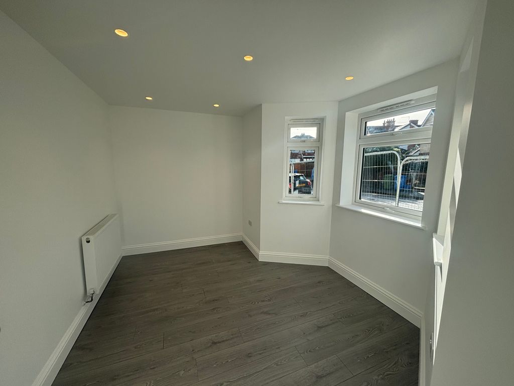 Property photo 3 of 10 Img_7944