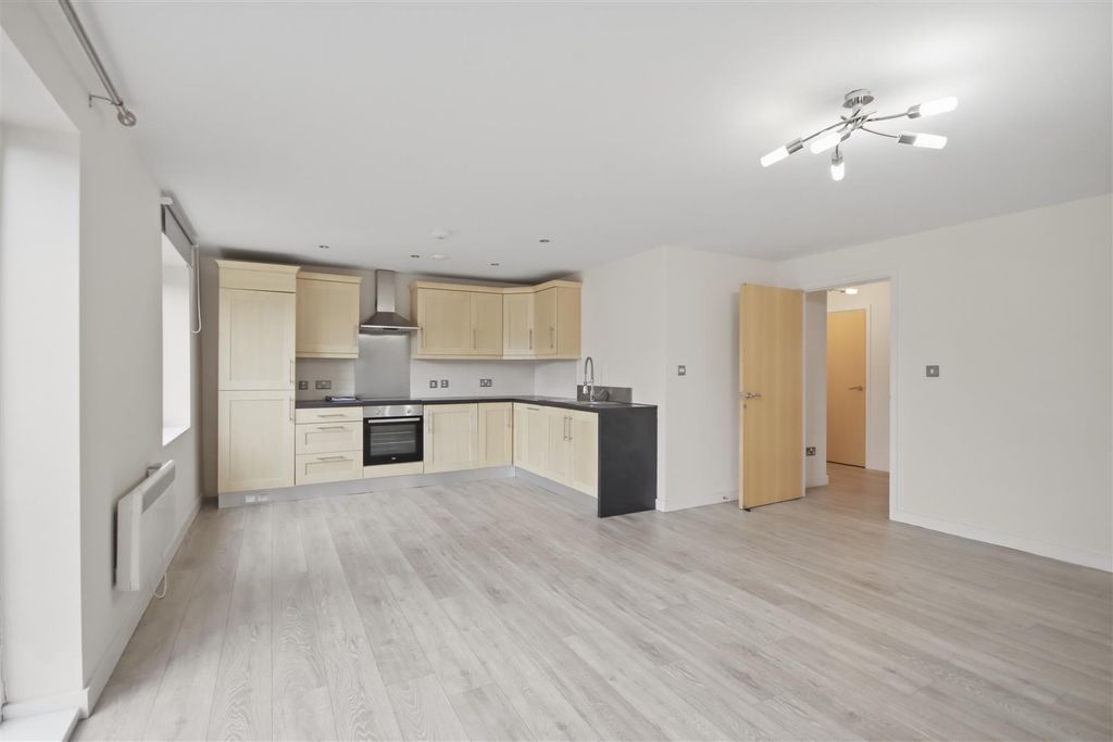 Property photo 2 of 10 Kitchen/Diner/Living Room