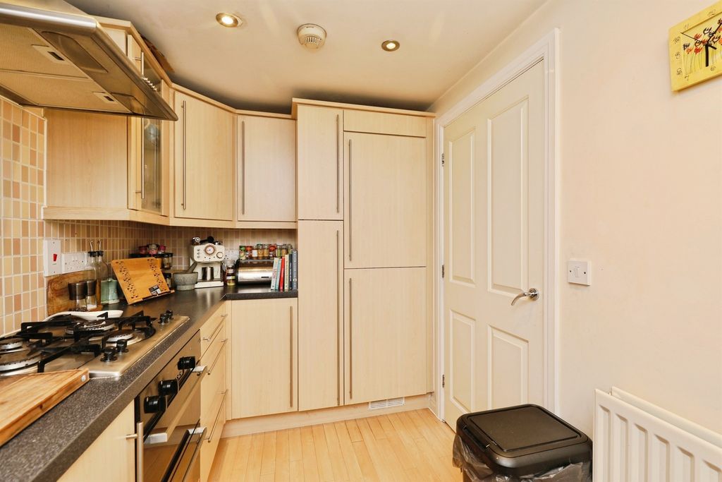 Property photo 3 of 11