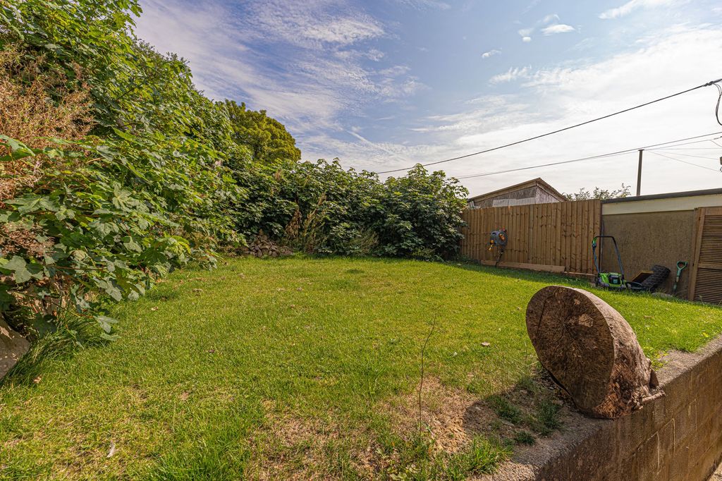 Property photo 2 of 31