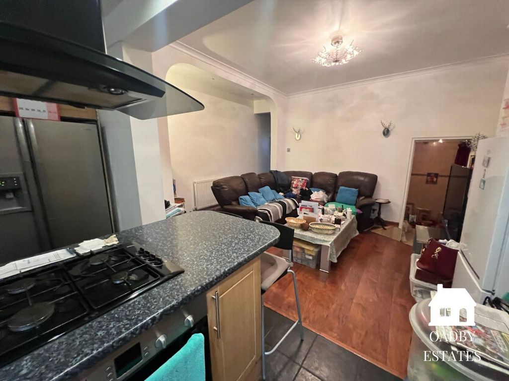 Property photo 3 of 8 Photo 4