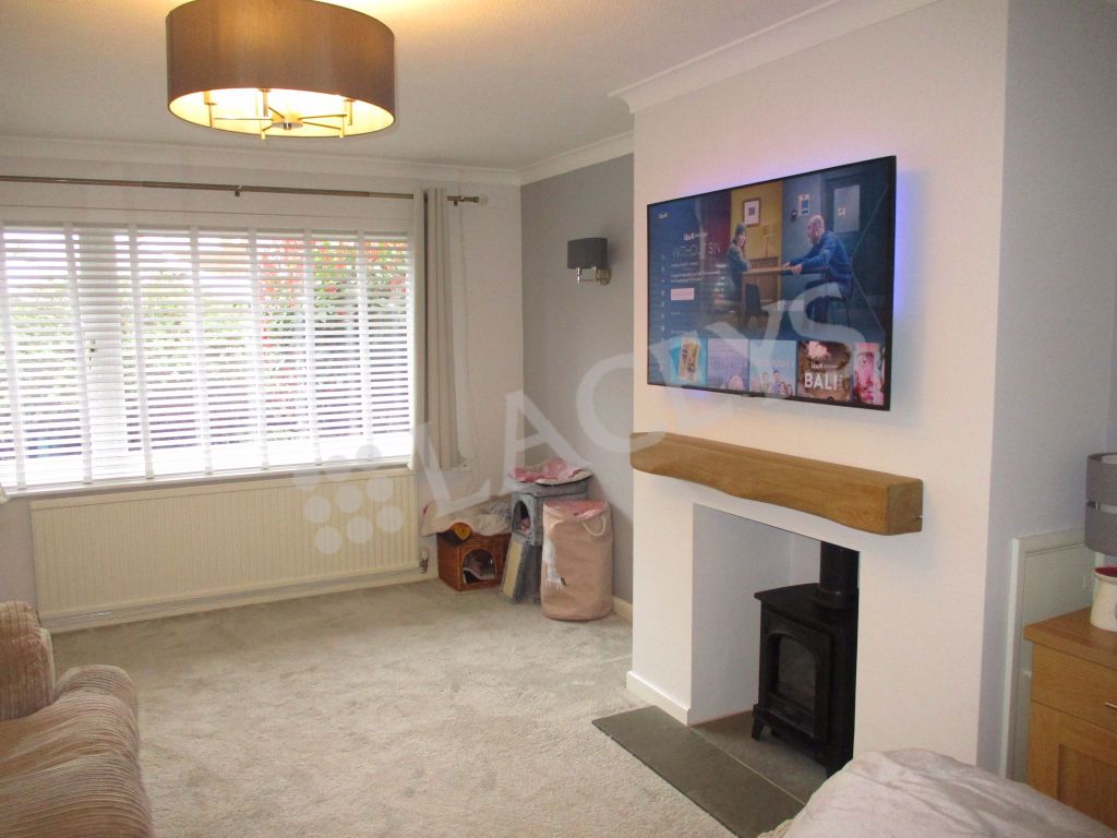 Property photo 3 of 12 Lounge