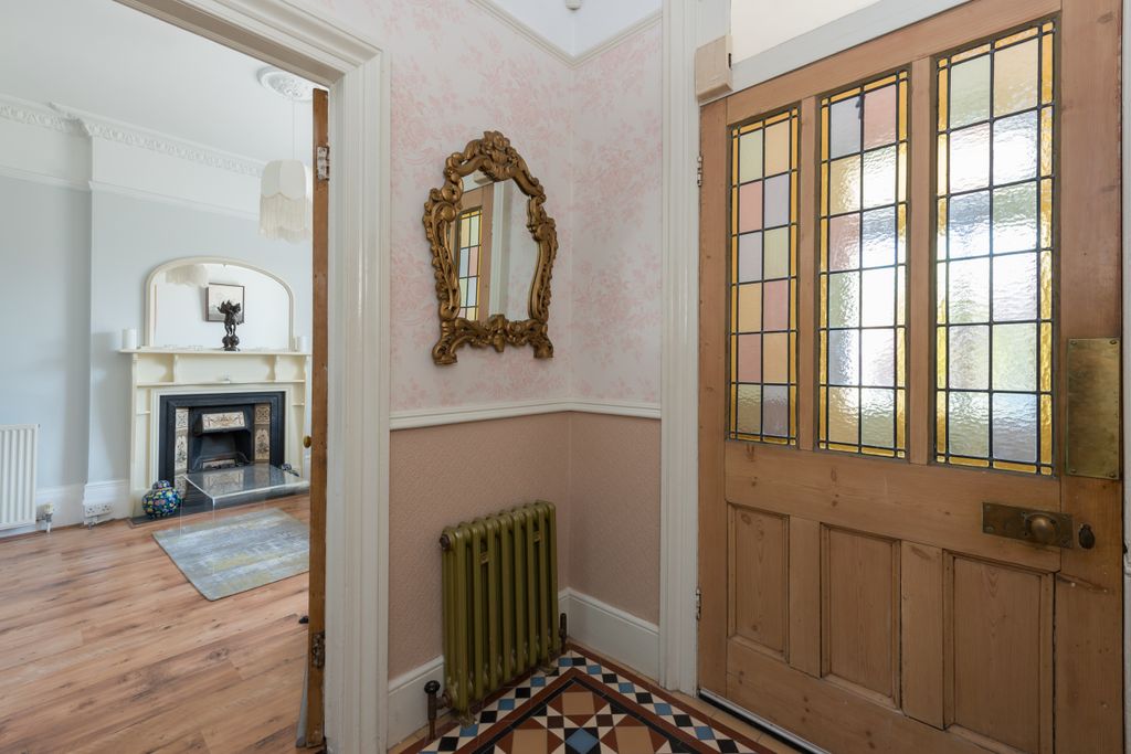 Property photo 2 of 21 Entrance Hall