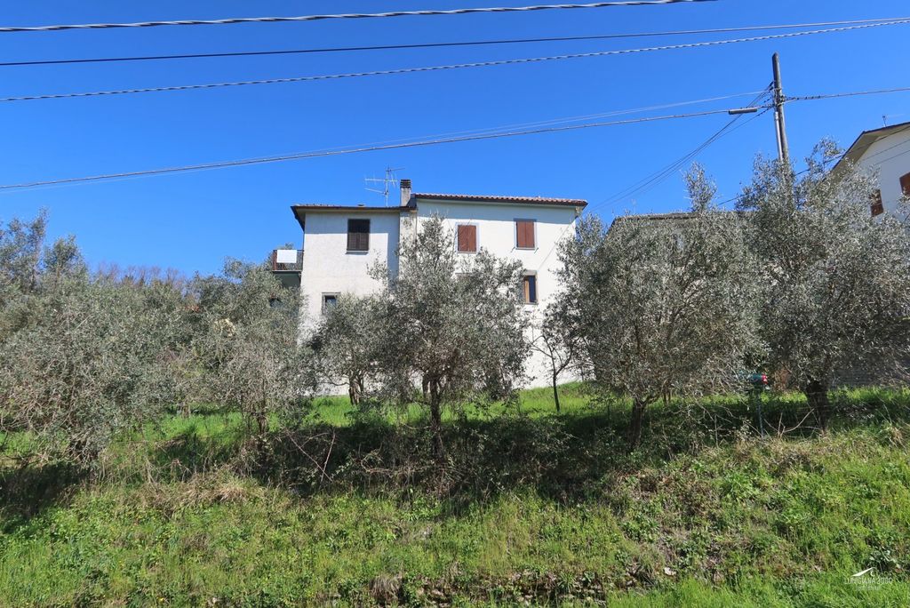 Property photo 2 of 33