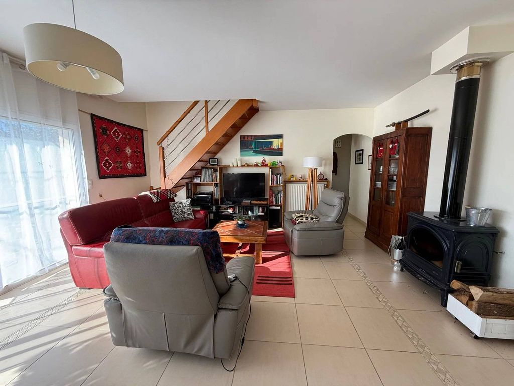 Property photo 3 of 8